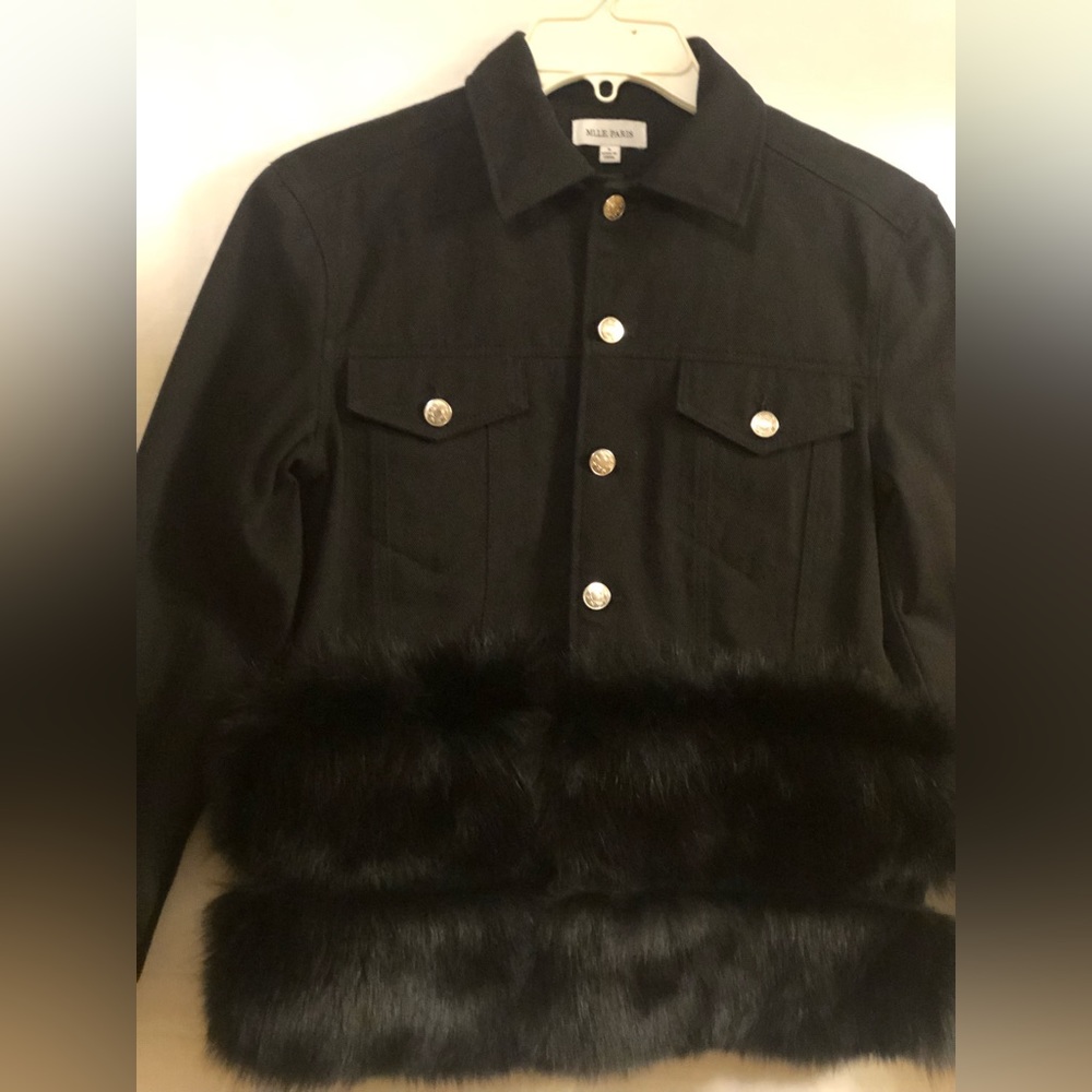 MLLE.PARIS.Black Long Sleeves Jacket With Real Rabbit Fur at the Lower Bottom